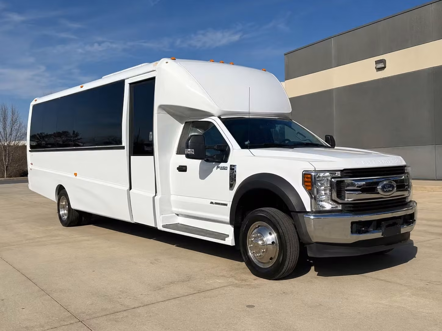 ontario 15 passenger minibus rental